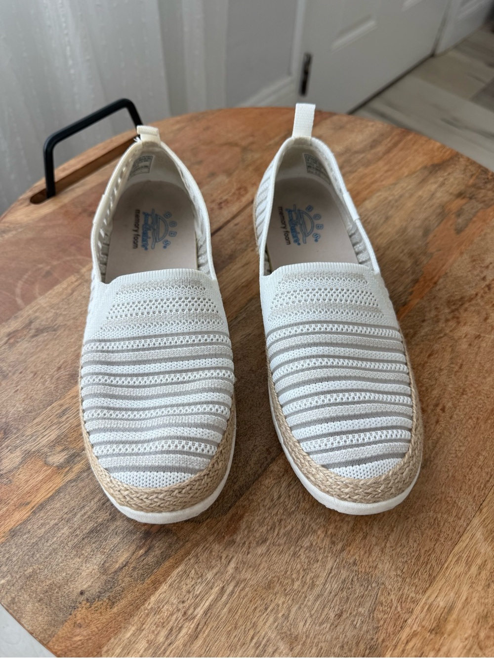 Skechers BOBS Flexpadrille LO – “So Chic” 🤍
Size 7.5 | Color: White